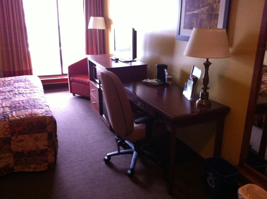 Dartmouth Oceanview Hotel Room photo