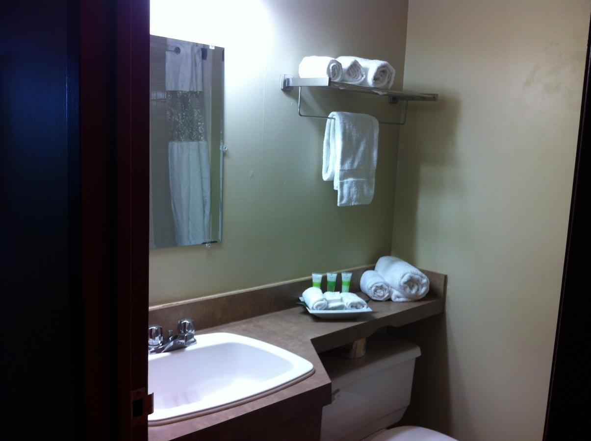 Dartmouth Oceanview Hotel Room photo
