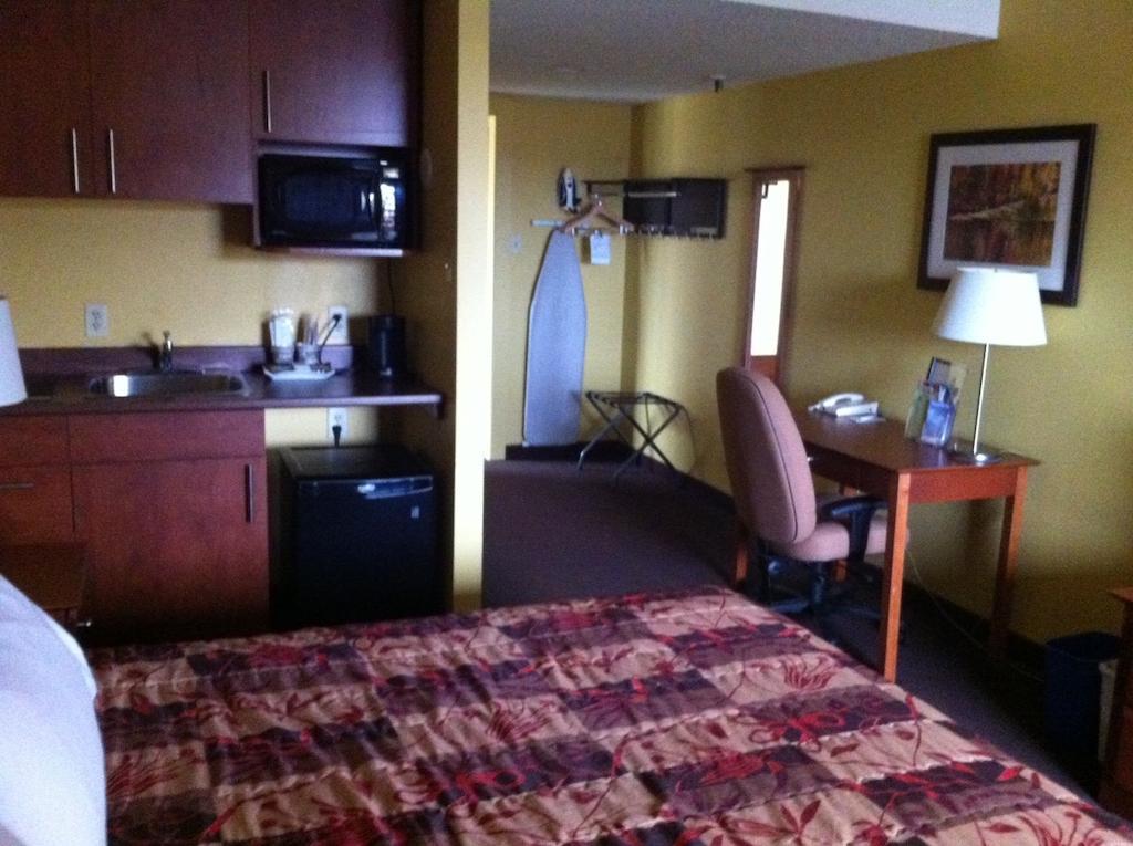 Dartmouth Oceanview Hotel Room photo
